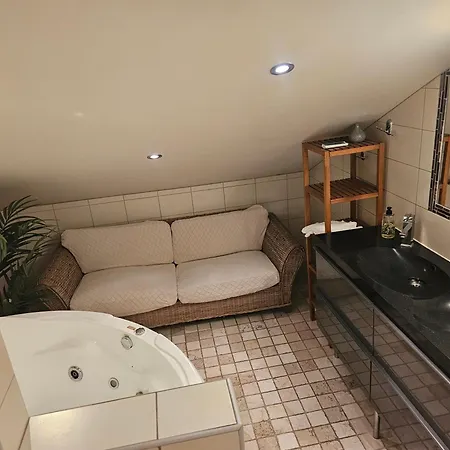 Full Privacy Townhome In With Wifi * Oslo