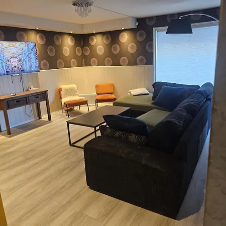 Full Privacy Townhome In With Wifi * Oslo