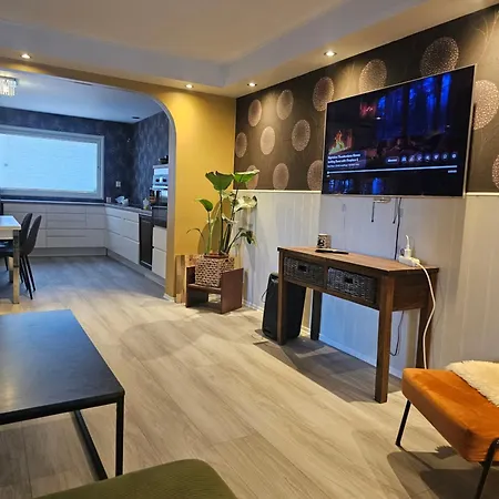 Full Privacy Townhome In With Wifi Lejlighed
