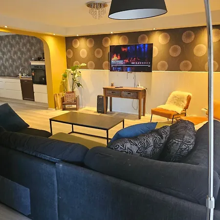 Full Privacy Townhome In With Wifi *