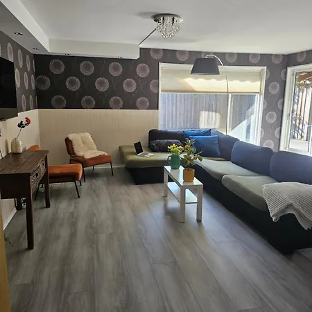 Full Privacy Townhome In With Wifi Apartment