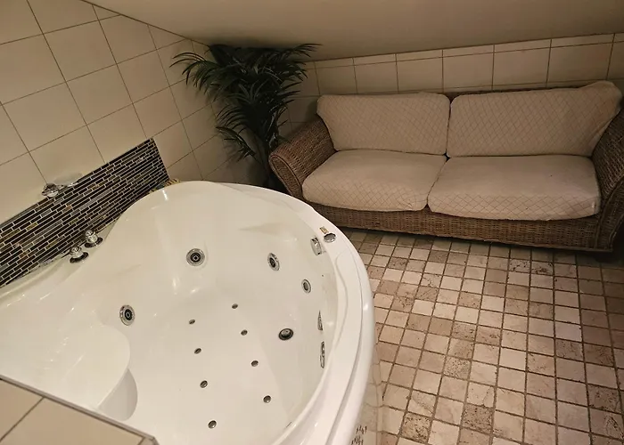 Full Privacy Townhome In With Wifi * Oslo