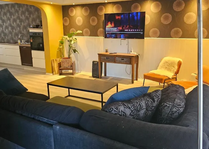 Full Privacy Townhome In With Wifi *